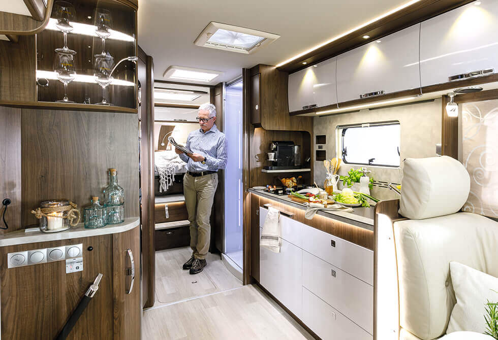 Mehr Staufläche, mehr Stehhöhe, großartiges Raumgefühl, edle Optik Mehr Staufläche, mehr Stehhöhe, großartiges Raumgefühl, edle Optik